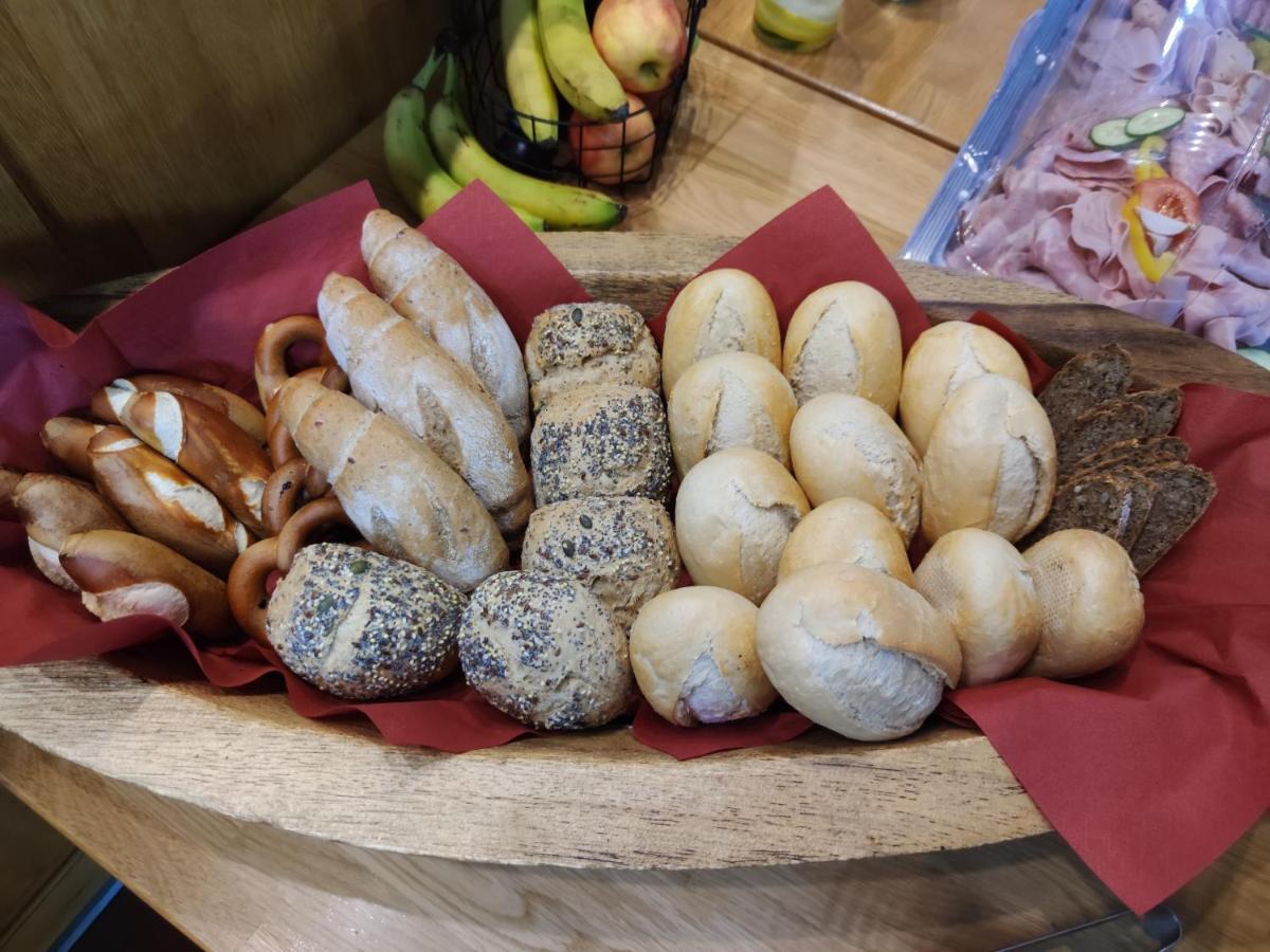 מלון שפייר Gasthaus Zum Halbmond מראה חיצוני תמונה
